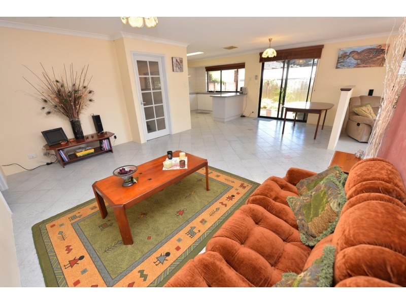 41 Mallina Circuit, Carramar WA 6031