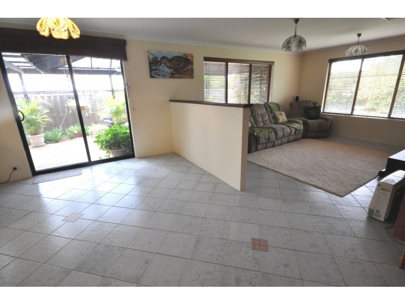 41 Mallina Circuit, Carramar WA 6031