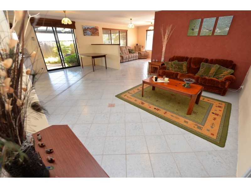 41 Mallina Circuit, Carramar WA 6031