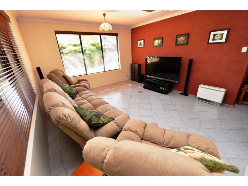 41 Mallina Circuit, Carramar WA 6031