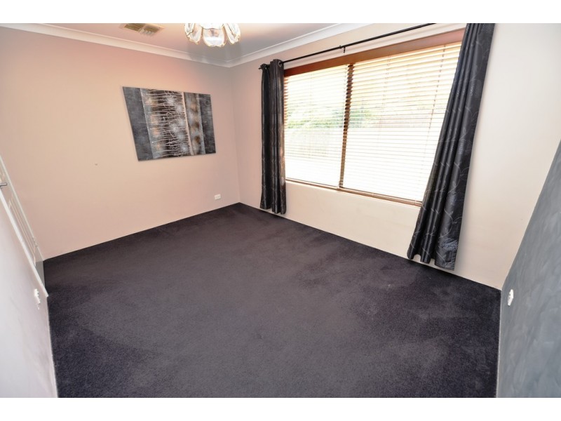 41 Mallina Circuit, Carramar WA 6031