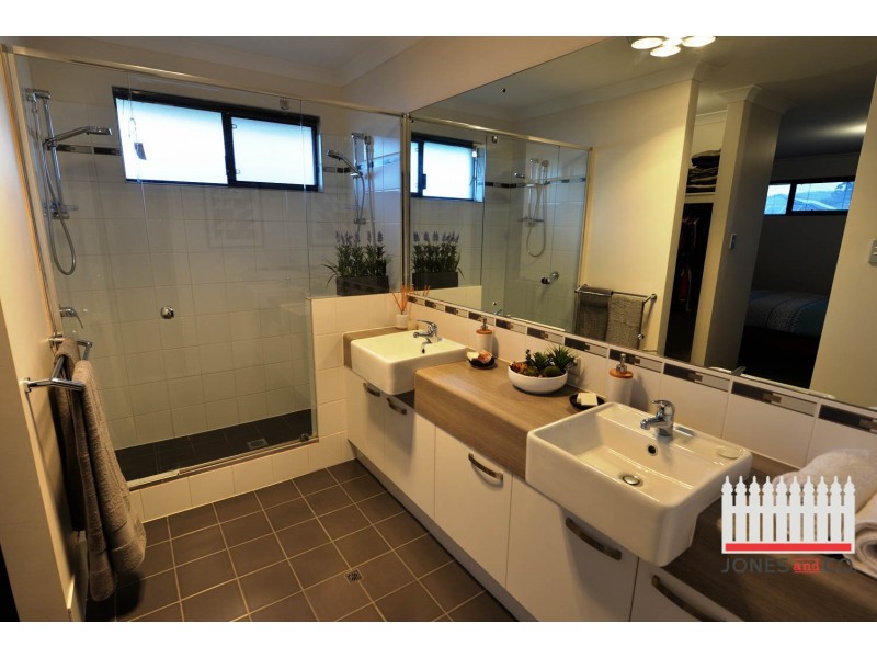 4 Yanchep Link, Jane Brook WA 6056