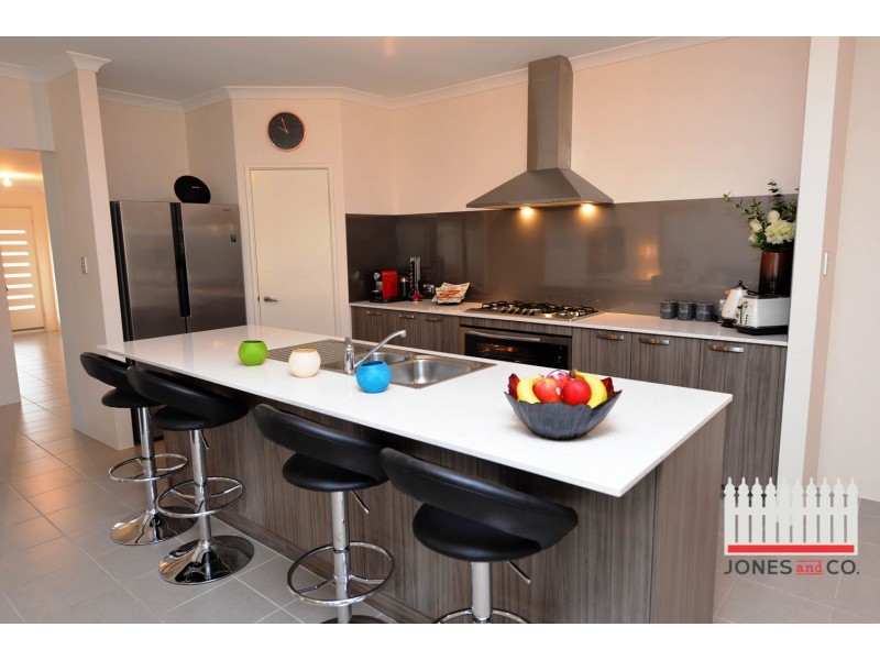 4 Yanchep Link, Jane Brook WA 6056