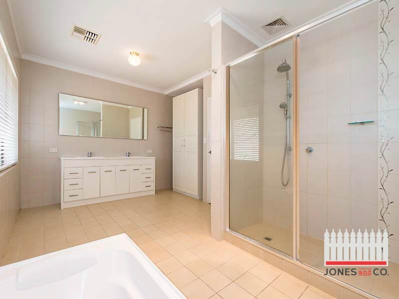 16 Nutfield Street, Bayswater WA 6053