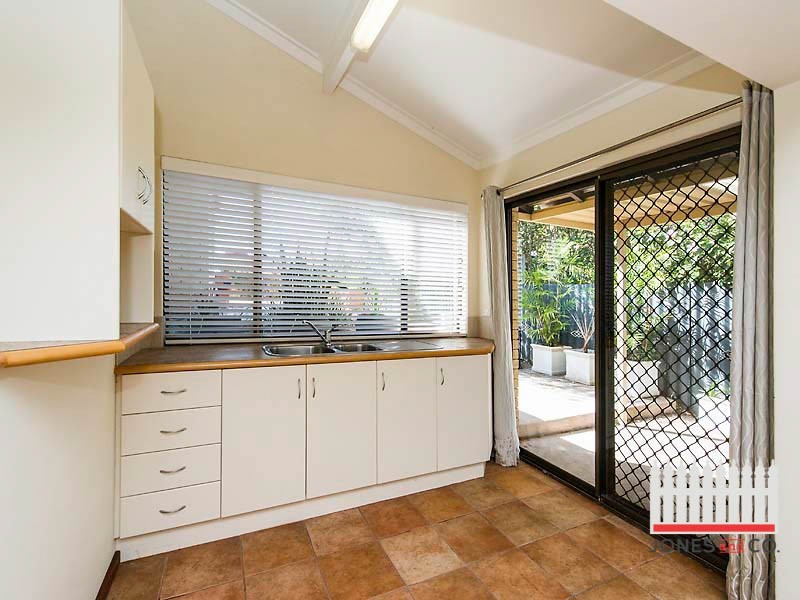 16 Nutfield Street, Bayswater WA 6053
