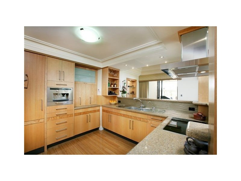 10 Lowan Loop, Karawara WA 6152