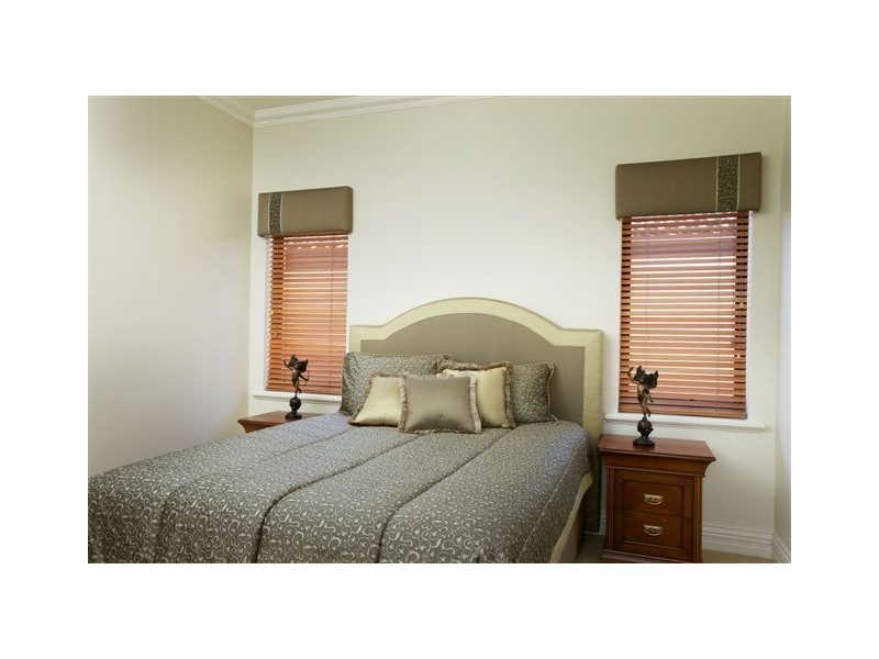 10 Lowan Loop, Karawara WA 6152