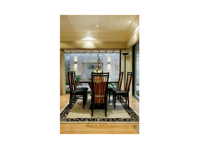 10 Lowan Loop, Karawara WA 6152