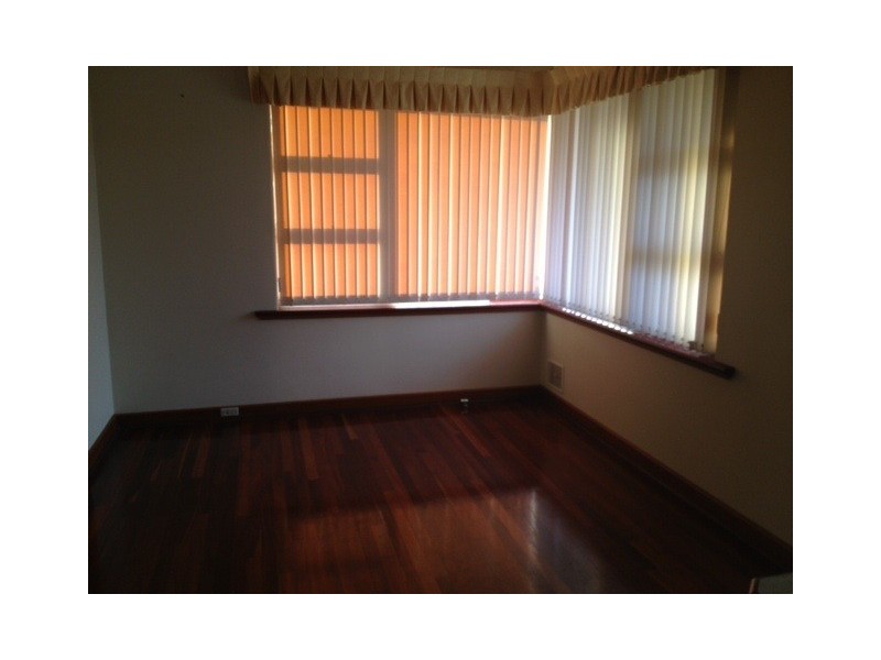 18 Webb Street, Rossmoyne WA 6148