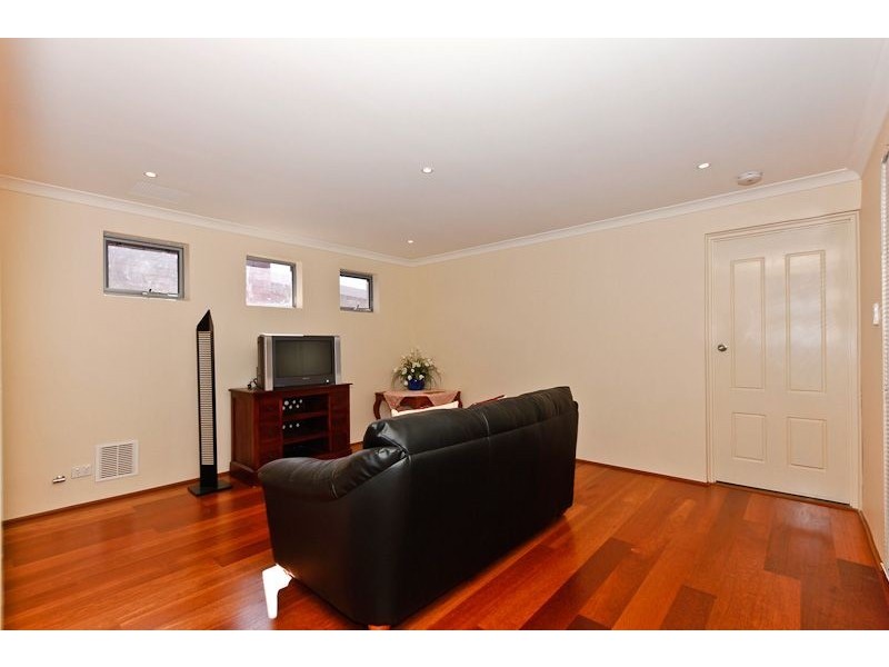 6  Hollis Street, Samson WA 6163