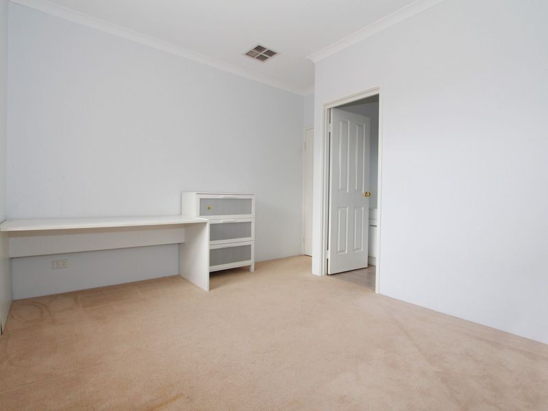 1/12 Dotterel Way, East Cannington WA 6107