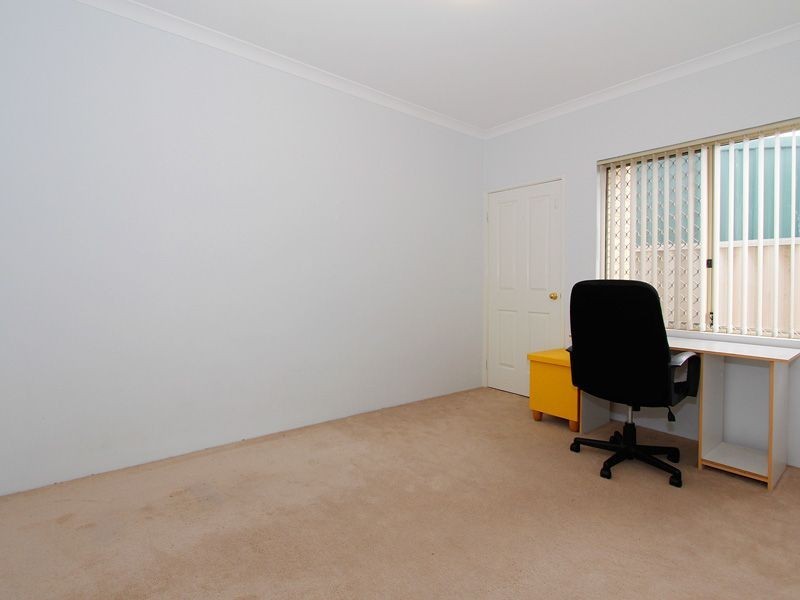 1/12 Dotterel Way, East Cannington WA 6107