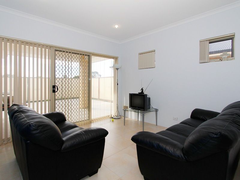 1/12 Dotterel Way, East Cannington WA 6107