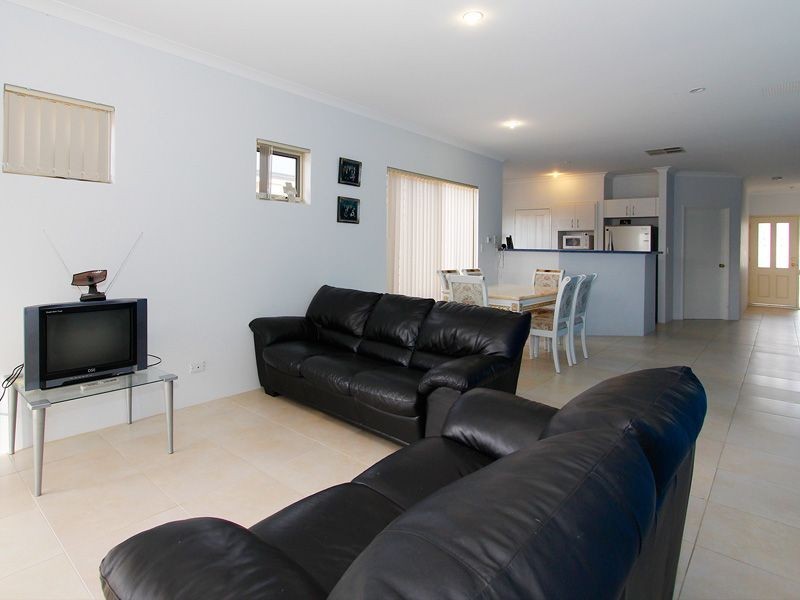 1/12 Dotterel Way, East Cannington WA 6107