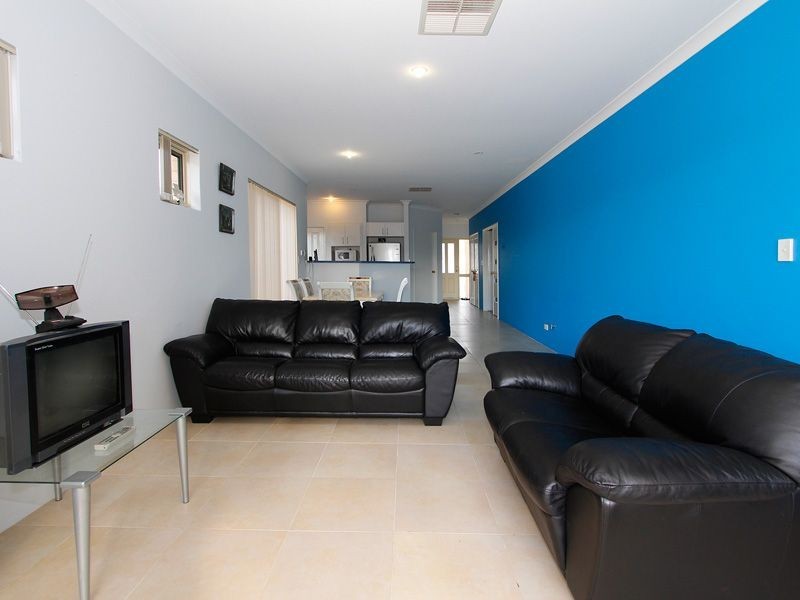 1/12 Dotterel Way, East Cannington WA 6107