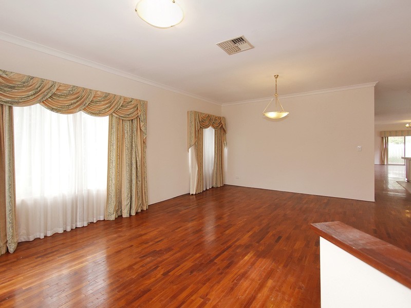 2/140 Arlunya Ave, Cloverdale WA 6105