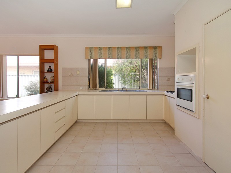 2/140 Arlunya Ave, Cloverdale WA 6105