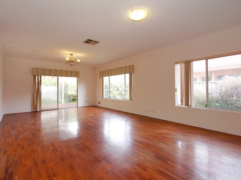 2/140 Arlunya Ave, Cloverdale WA 6105