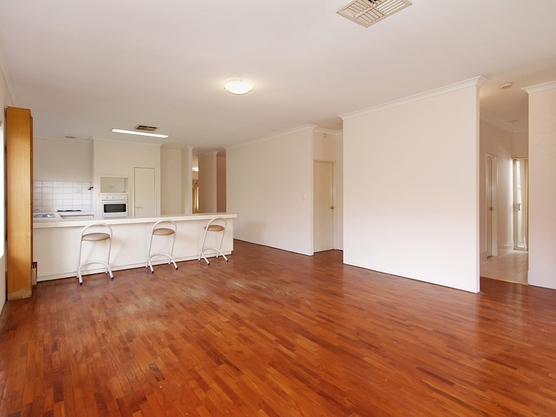 2/140 Arlunya Ave, Cloverdale WA 6105