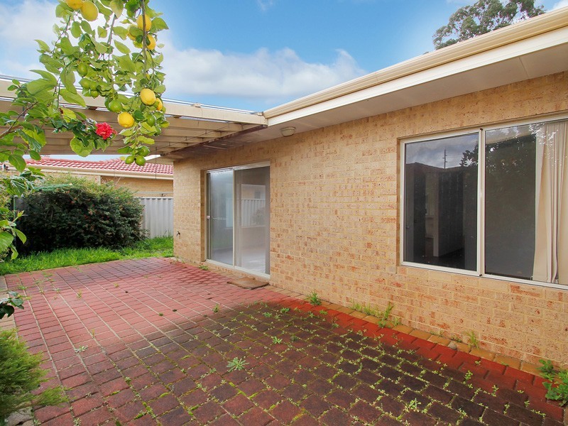 2/140 Arlunya Ave, Cloverdale WA 6105
