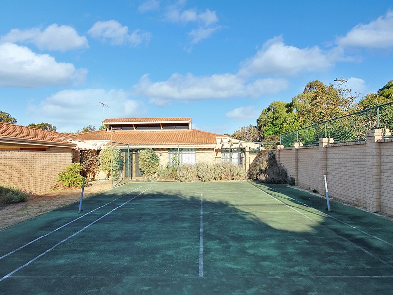 10 Dale Place, Booragoon WA 6154