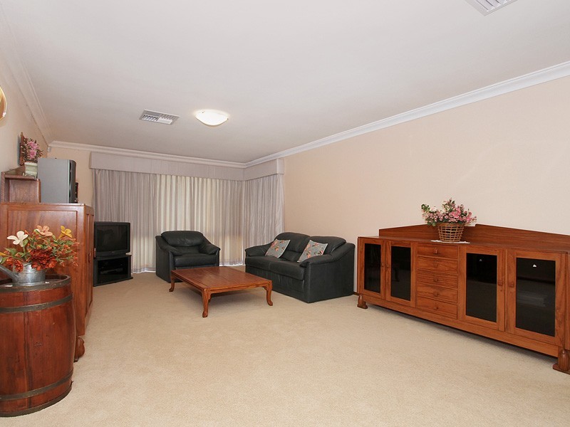 10 Dale Place, Booragoon WA 6154