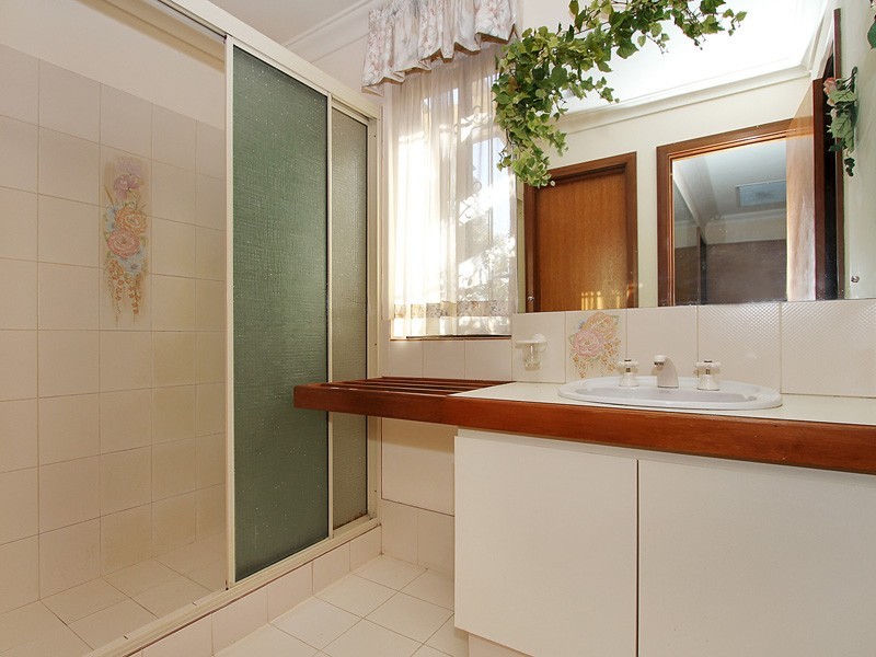 10 Dale Place, Booragoon WA 6154