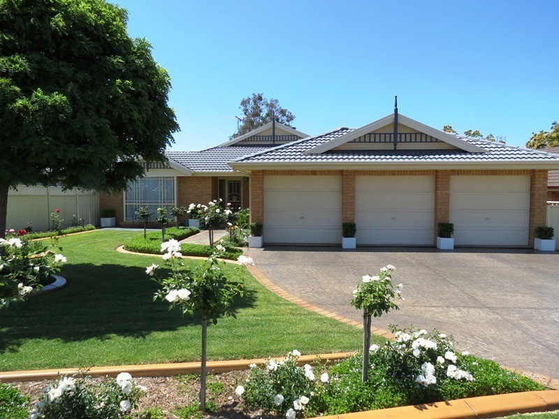 14 Shiraz Grove, Cessnock NSW 2325