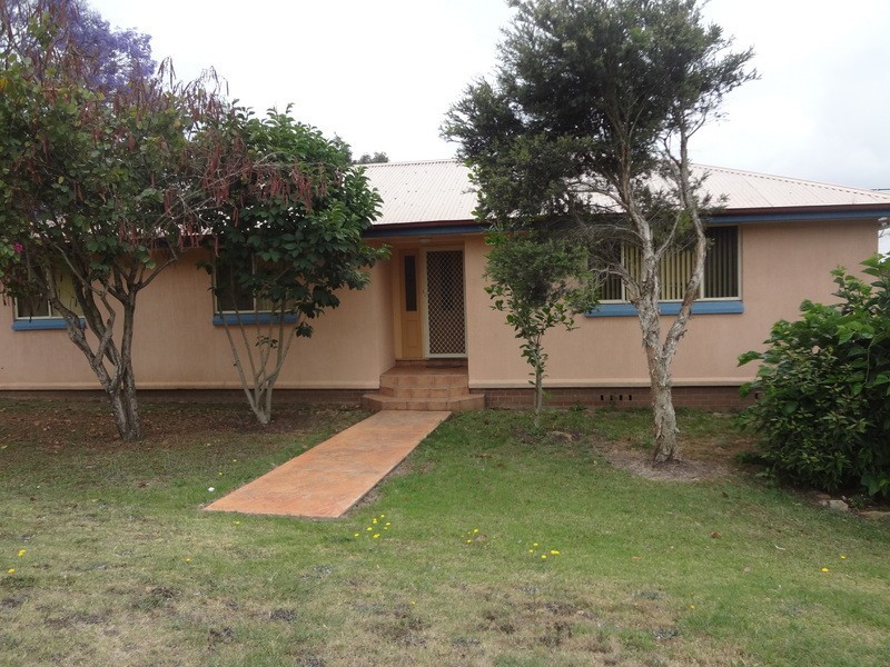 1/2 Chapman Street, Cessnock NSW 2325