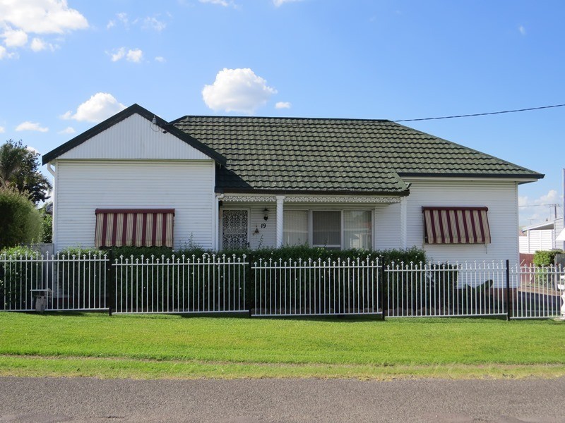 19  James Street, Cessnock NSW 2325