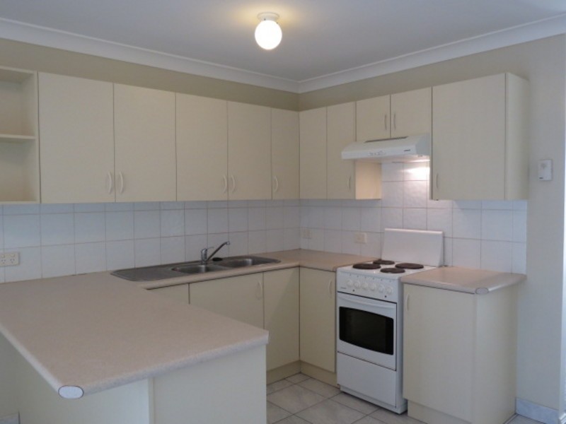 2/4a Nelson St, Cessnock NSW 2325