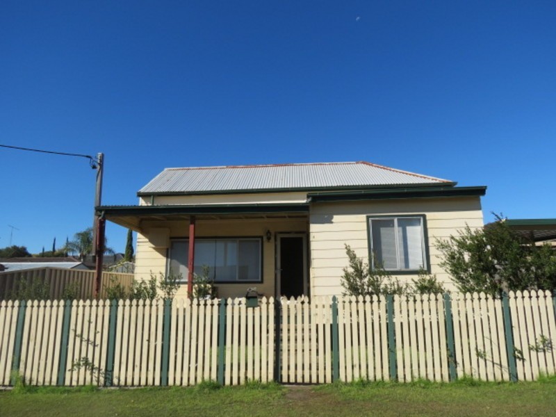 4 Marlton Ave, Cessnock NSW 2325