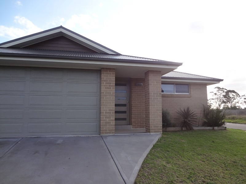 13 Robinia Way, Cessnock NSW 2325