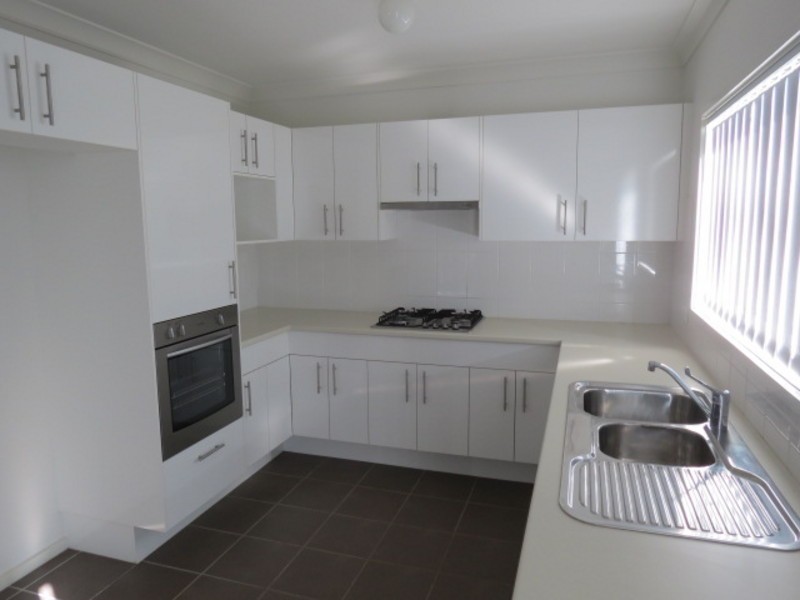 2/3 Desmond Street, Cessnock NSW 2325