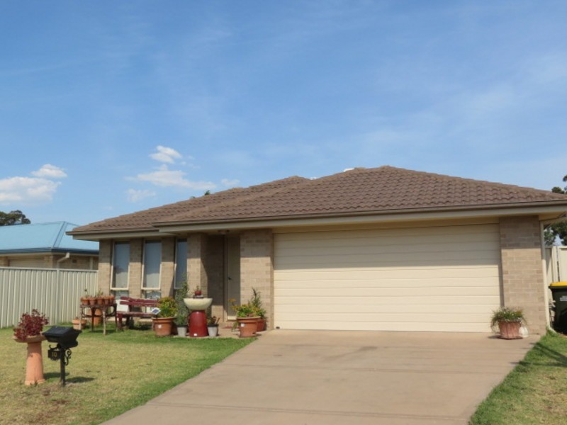 10 Dixon Street, Cessnock NSW 2325