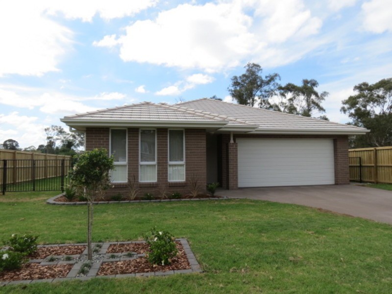 42 Stonebridge Drive, Cessnock NSW 2325