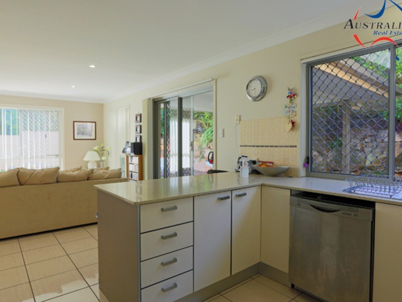 2 Shaw Place, Redland Bay QLD 4165