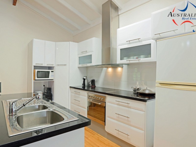 16 Shirley Street, Coochiemudlo Island QLD 4184