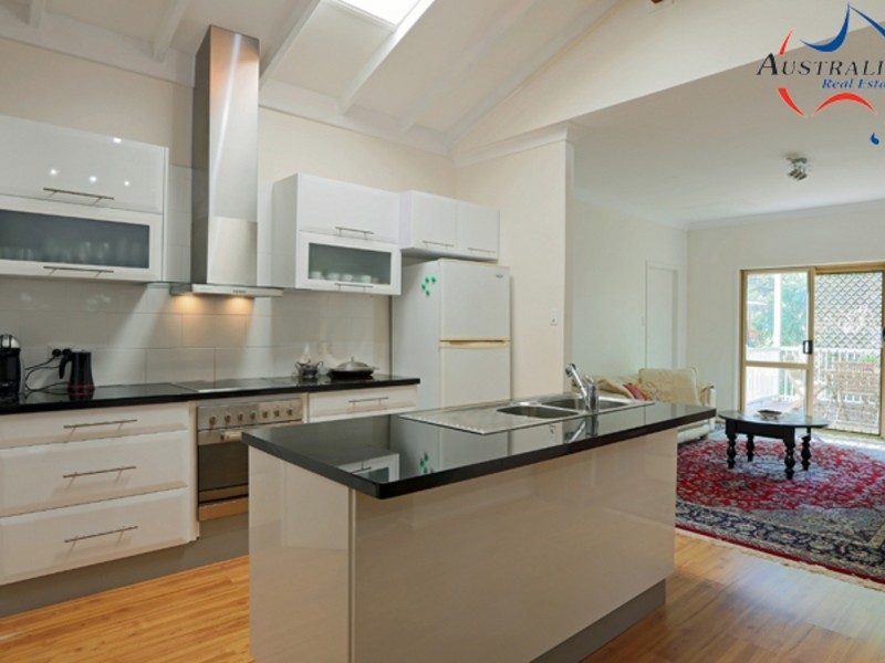 16 Shirley Street, Coochiemudlo Island QLD 4184