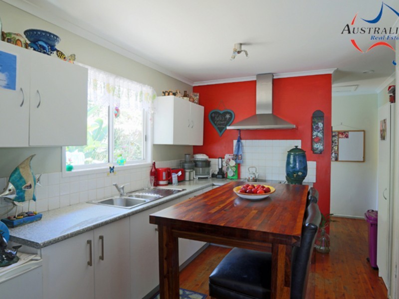 35 Shirley Street, Coochiemudlo Island QLD 4184