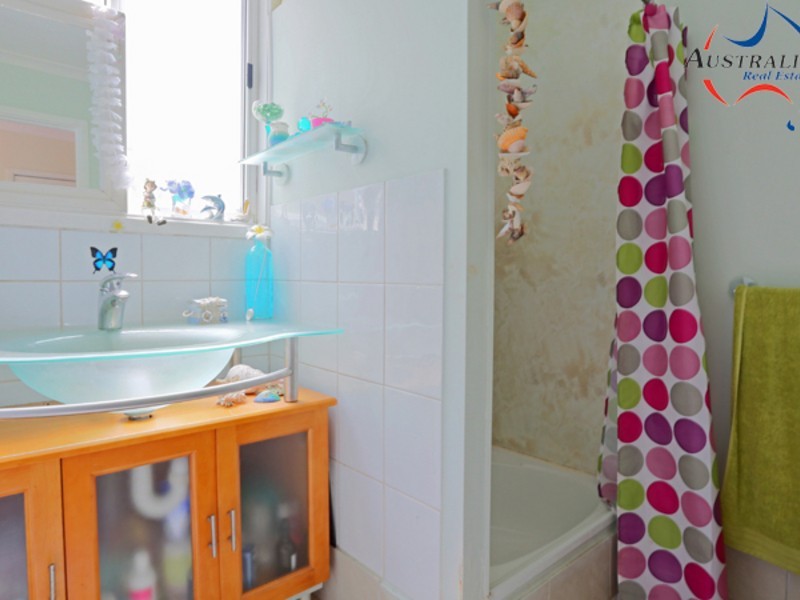 35 Shirley Street, Coochiemudlo Island QLD 4184