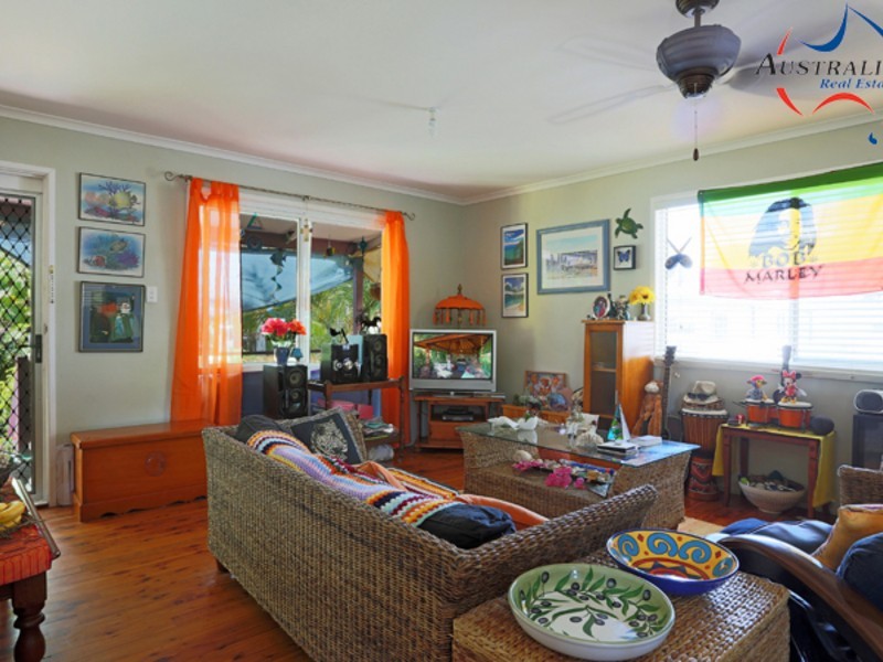 35 Shirley Street, Coochiemudlo Island QLD 4184