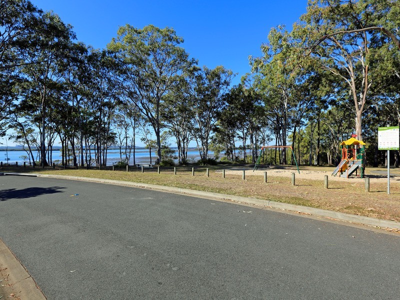 7 Sandy Cove Place, Redland Bay QLD 4165