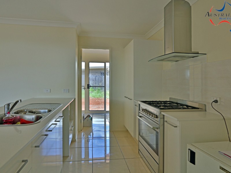 19 Lois Place, Redland Bay QLD 4165