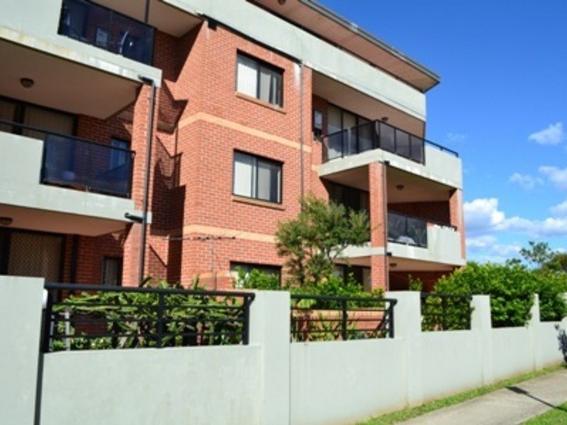 11/7-11 Kitchener Avenue, Regents Park NSW 2143