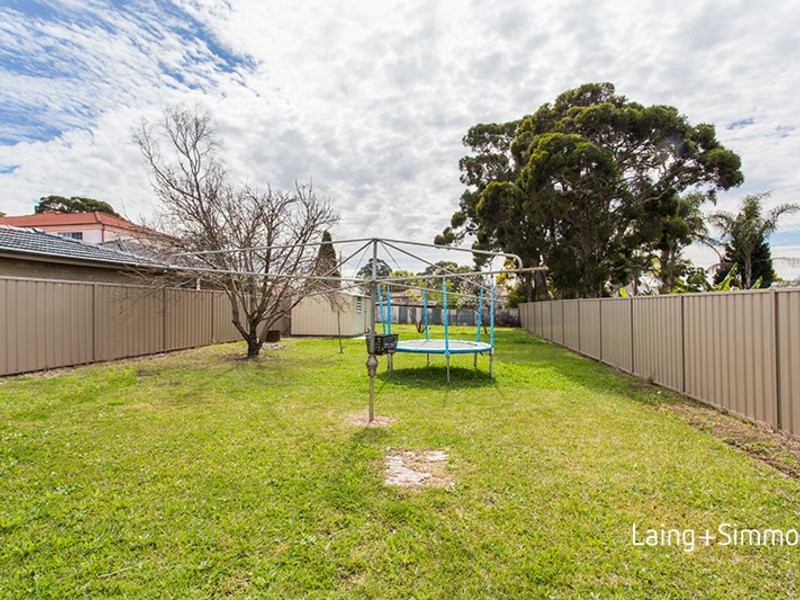 16 Myddleton Avenue, Fairfield NSW 2165