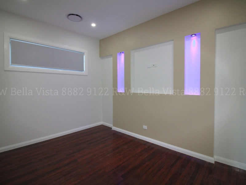 6 Holdsworth Street, Oran Park NSW 2570