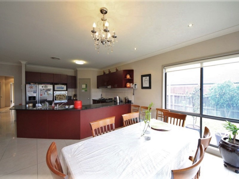 27 Rebellion Circuit, Beaumont Hills NSW 2155