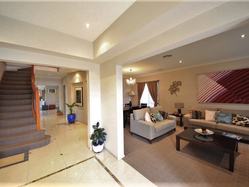 27 Rebellion Circuit, Beaumont Hills NSW 2155