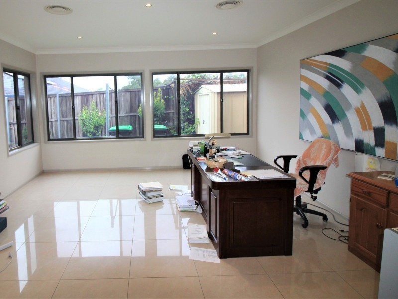 27 Rebellion Circuit, Beaumont Hills NSW 2155